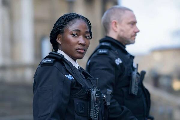 Adelayo Adedayo as Rachel Hargreaves and Martin Freeman as Chris Carson on 'The Responder'