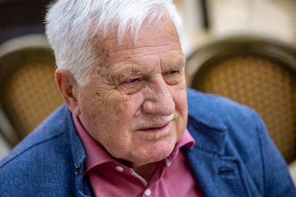 Jakýkoliv kompromisní mír je lepší než válka, říká exprezident Václav Klaus