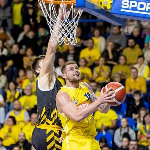 VIDEO: Herec Trojan o své basketbalové premiéře, emocích i plném baráku