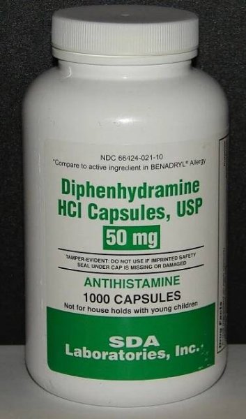 Difenhydramin 50mg kapsle pomůcka pro spánek a antihistaminika 1000ct - datum expirace 12-2027