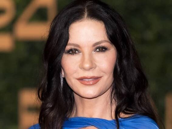 Carys Douglas is a copy and paste of mom Catherine Zeta-Jones in sun-kissed photo not to be missed