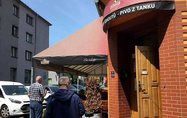 U Třech kohoutů, nejstarší fungující restaurace v Ostravě - Mariánských Horách a Hulvákách, 26. 5. 2023.