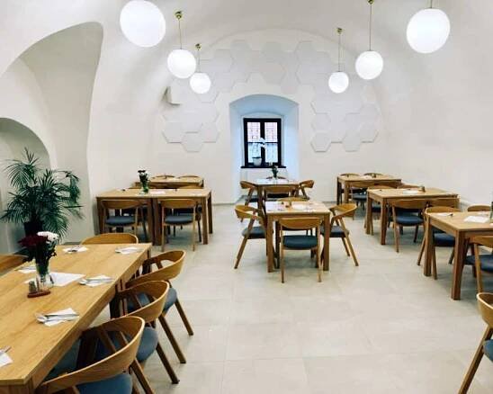 Restaurace na Tvrzi - Hluk | Česká kuchyně blízko mě | Zamluvit nyní