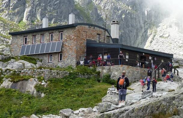 Soubor:Téryho chata, Vysoké Tatry (1).JPG – Wikicesty