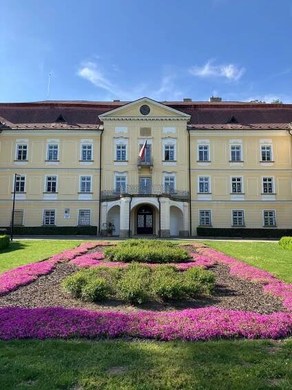 Zámek Veselíčko - Lipník nad Bečvou - Architektonické památky - Hrady, zámky, tvrze, paláce - Olomoucký kraj - Lipník nad