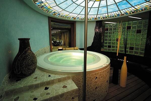 Minipiscine e Piscine in Krion e Corian su misura | 3MC