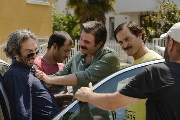 Geniş Aile: Yapıştır - Z filmu - Fırat Tanış, Ufuk Özkan, Bülent Çolak