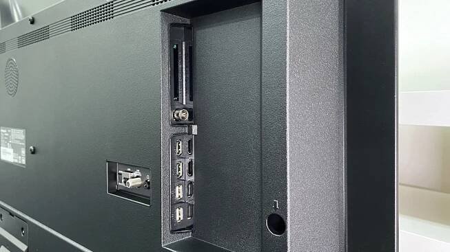 Die drei HDMI-Eingänge des Panasonic MZ800E verarbeiten variable Bildraten von 48 bis 60 Hertz.
