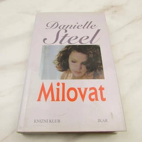 Milovat (182) Danielle Steel  - Knihy