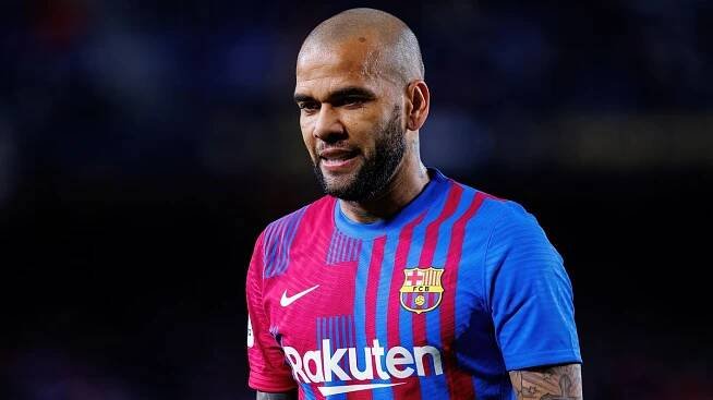 Fotbalista Dani Alves byl propuštěn z vězení. Složil kauci milion eur