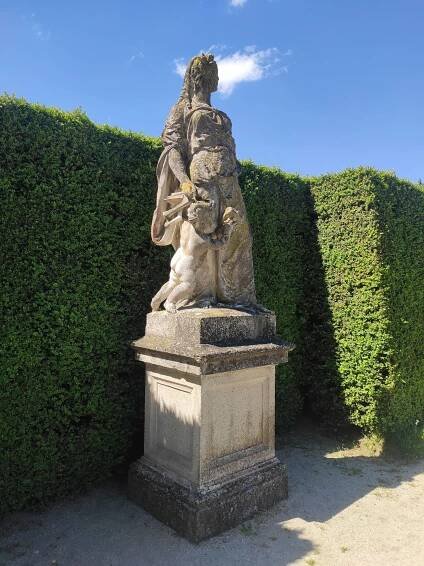 Photos • Alegorie umění (Statue) • Mapy.com