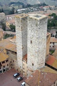 San Gimignano - Věže Salvucci.JPG