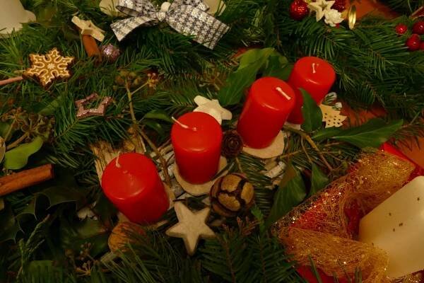 Zdobení adventních svícnů a věnců 2021 | Obec Smilkov