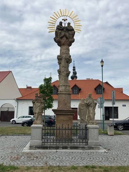 Sousoší Nejsvětější Trojice - Město Touškov - Architektonické památky - Architektonické doplňky - plastiky, kašny, pomníky