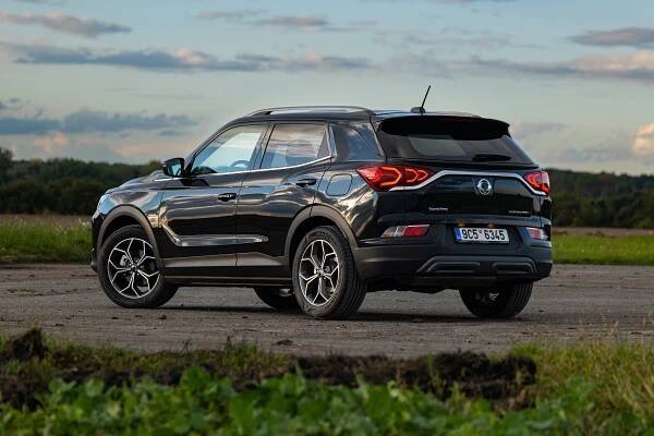 Korejské SUV SsangYong Korando má větší kufr než Karoq a vyjde levněji. Jen si řekne o víc benzinu