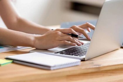 Cropped close up image woman hands holding pen typing on laptop student do homework prepare essay make research, businesswoman communicate online with client solve business questions distantly concept | Nový Čas