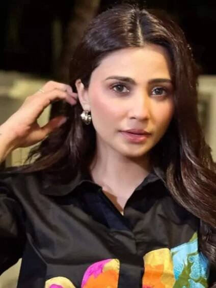 Captivating clicks of Daisy Shah