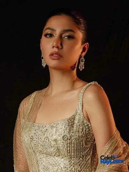 Mahira khan early life
