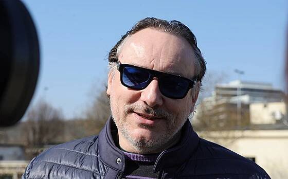 Marian Vojtko přichází na poslední rozloučení s Josefem Zímou v pražských...