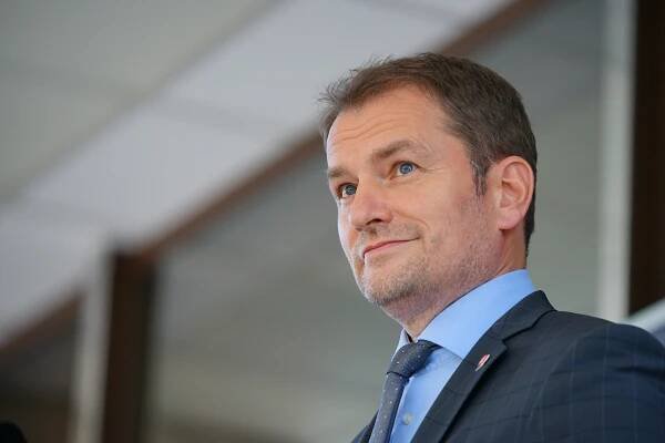 MATOVIČ PO NOCIACH PICHÁ DO VOODOO BÁBOK ČAPUTOVEJ A SULÍKA ŠPENDLÍKY
