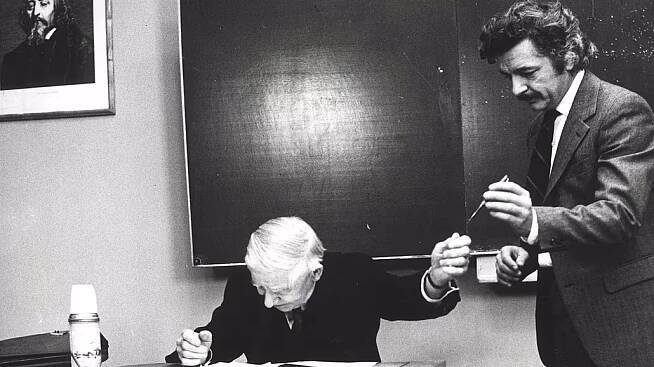 František Kovářík a Ladislav Smoljak ve filmu Marečku, podejte mi pero! (1976)