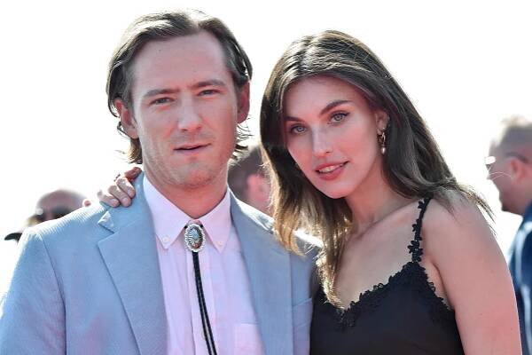 Butler zapomenut: Dcera Cindy Crawford předvedla v Benátkách líbačku jako z filmu s novou láskou. Je to opět známý herec!