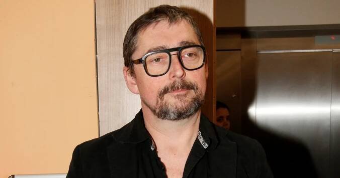 S kým žije Jiří Vyorálek: Češi teprve nyní zjišťují, jak nádhernou má doma manželku. Není divu, že za ni vyměnil svůj bohémský život