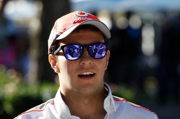 Krásné ženy, auta, co žerou 75 litrů a nenávist. Začíná F1