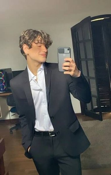Benjamin Wadsworth In A Suit, Guys Hoco Outfit, Prom Guys Outfits, Prom Fashion For Guys, Mens Homecoming Outfits, Prom Men Outfit, Guys Prom Outfit, Suits For Guys, Prom Outfits For Guys