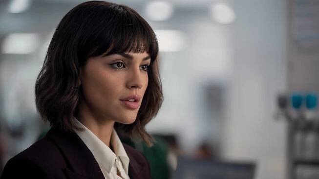 Problém tří těles - Rudé pobřeží - Z filmu - Eiza González