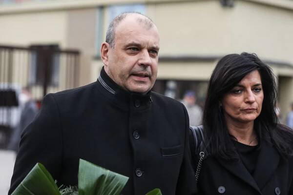 Foto: Poslední sbohem Mekymu přijeli dát i Čaputová a Babiš, dorazily stovky lidí
