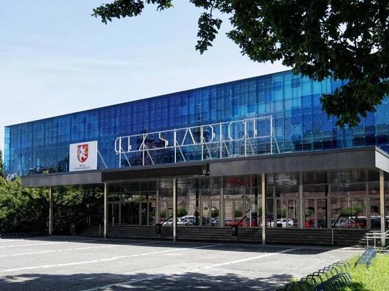 Soubor:Zimní stadion Hradec Králové.jpg