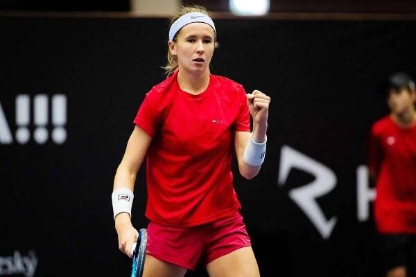 Bartůňková slaví první výhru na turnajích WTA, 17letá naděje porazila v Kluži Jastremskou