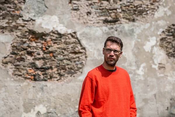 Jak prožívá koronakrizi herec Lukáš Hejlík? Vařím si a peču chleba, říká
