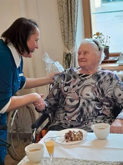 Narozeninová oslava listopadových jubilantů - Hlavní budova, listopad 2024 | Charitní domov Moravec