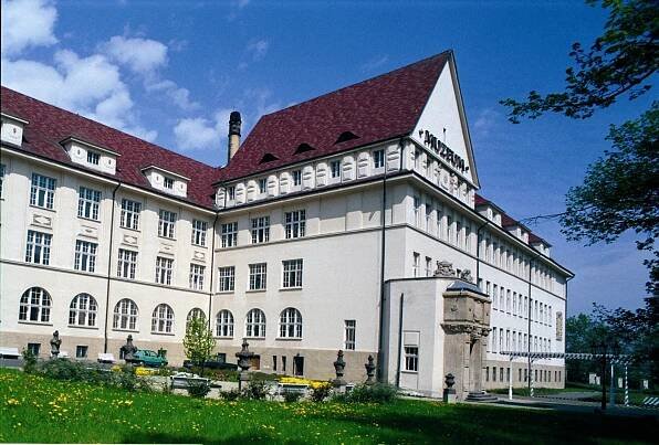 Oblastní muzeum a galerie Most - na úpatí hradu Hněvín