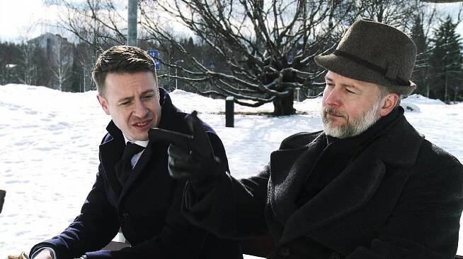 Paul James-Reynolds, Juha Pihanen - At Your Service - Z filmu