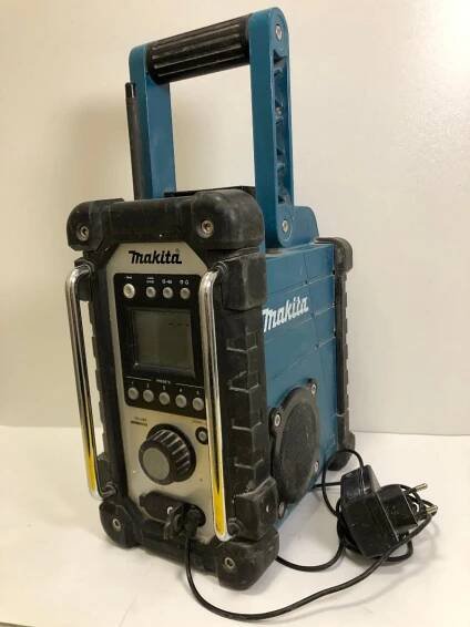Aku stavební rádio Makita DMR102