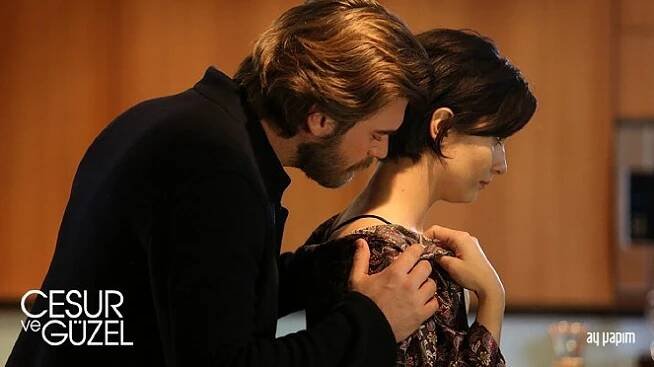 Odvážný a krásná - Epizoda 16 - Z filmu - Kıvanç Tatlıtuğ, Tuba Büyüküstün