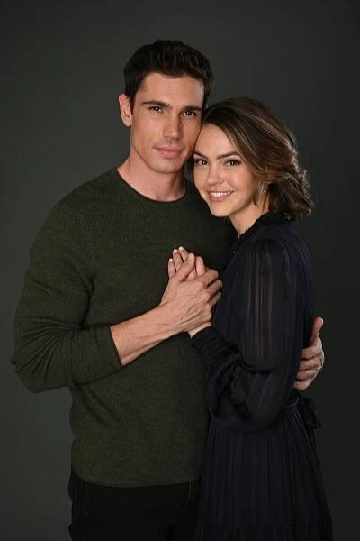 Tanner Novlan, Aimee Teegarden - Vánoční třídní sraz - Promo