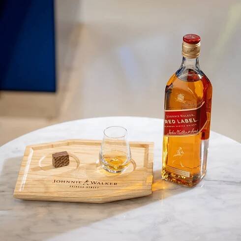Johnnie Walker Red Label 1l - Skotská blended whisky | Svět nápojů