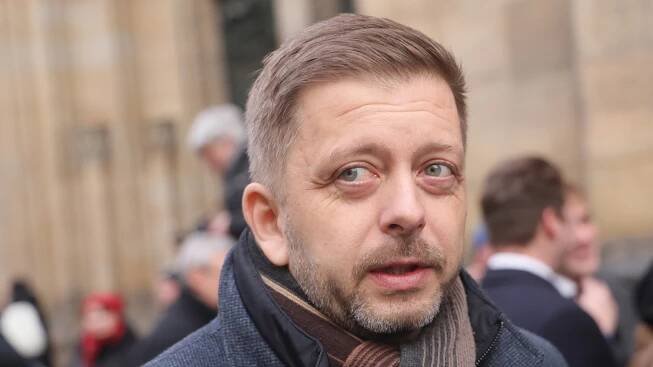 Drtivá kritika Rakušana v Sokolově: Místní žádají jeho demisi, nazývají ho vlastizrádcem – eXtra.cz
