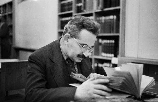 When Walter Benjamin was a radio host