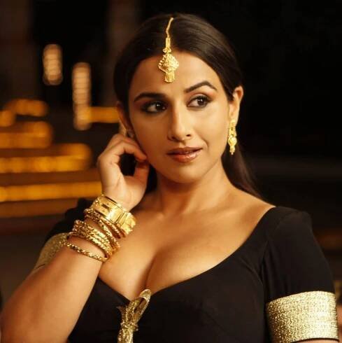 Awesome 19+ Vidya Balan Hot Pics LATEST Bikini Image [HD] 8