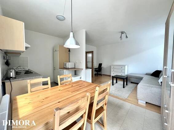 Slnečný 1-izbový byt s balkónom a výborným spojením do centra