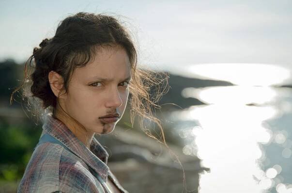 Une île - Episode 5 (E05) (2019)