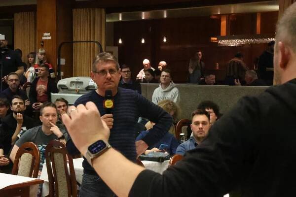 Rakušan v Havířově předal žezlo Nerudové a Farskému, na turné budou jezdit místo něj