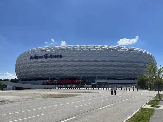 Nejlepší fotbal, dojemný kouč i CR7. Allianz Arenu (ne)ovlivnily drahé polovičky