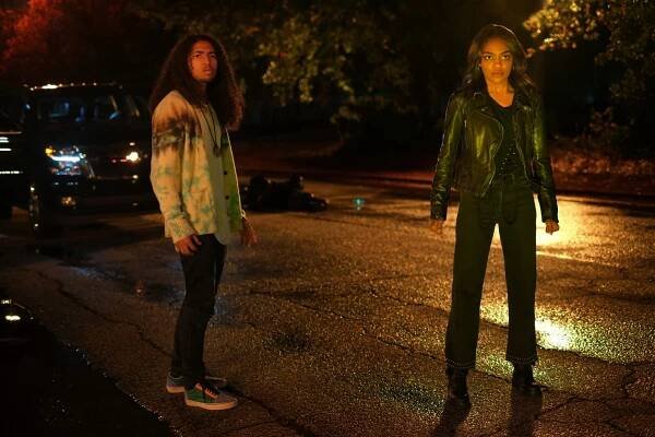Jahking Guillory, China Anne McClain - Black Lightning - Kniha Markovie: 1. kapitola: Staronová prokletí a požehnání - Z filmu