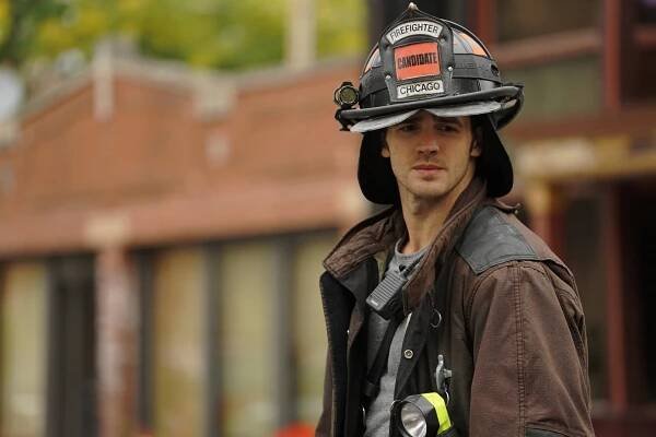 Chicago Fire - Ostré lokty - Z filmu - Steven R. McQueen
